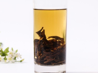 2018年福鼎白茶老白茶 福鼎白茶寿眉 贡眉厂家老白茶饼批发350g图1