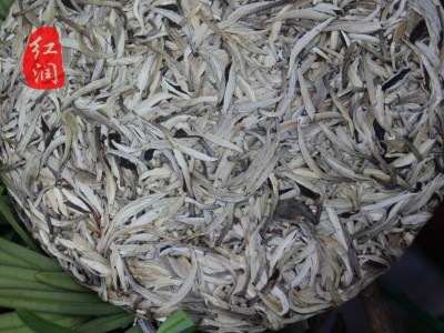 春茶月光白白毫银针茶饼357g 厂家直销批发白条茶饼 普洱生茶图3