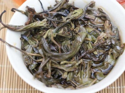 批发云南普洱茶 老班章古树茶 357g班章古树纯料 普洱生茶图5
