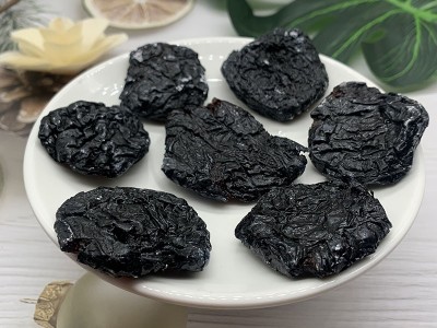 化核梅饼无核乌梅饼厂家批发果干蜜饯休闲食品干压饼化核梅饼批发图2