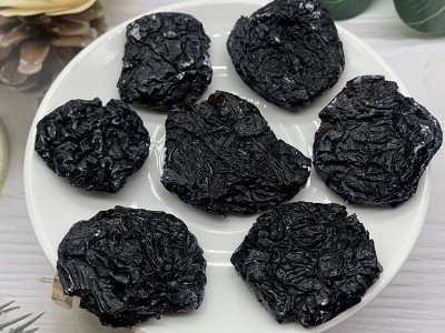 化核梅饼无核乌梅饼厂家批发果干蜜饯休闲食品干压饼化核梅饼批发图3
