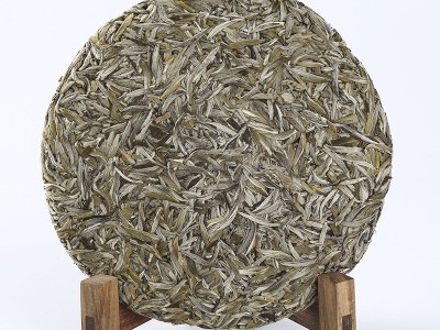 福建高山白茶 白毫银针饼300g日晒老白茶 茶叶现货批发厂家供应图3