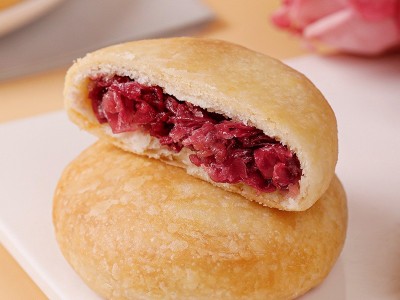 云南特产鲜花饼批发玫瑰饼盒装小吃糕点零食早餐玫瑰鲜花饼点心图2