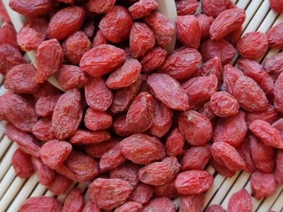 新疆精河红枸杞 果干蜜饯儿童孕妇休闲零食 新疆特产枸杞散货图3