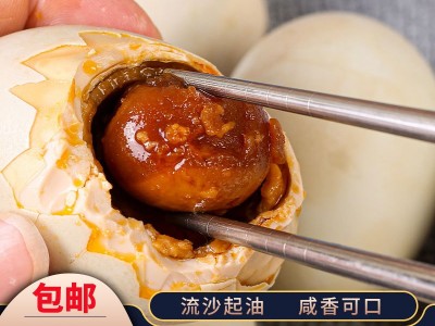 包邮鸭中宝海鸭蛋70克10枚散装北部湾红树林流油熟咸鸭蛋厂家直供图1