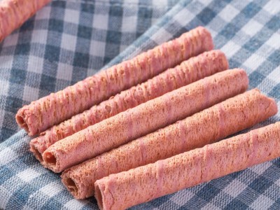源头厂家 草莓蛋卷 卷卷棒 儿童营养零食口水棒5斤装图5