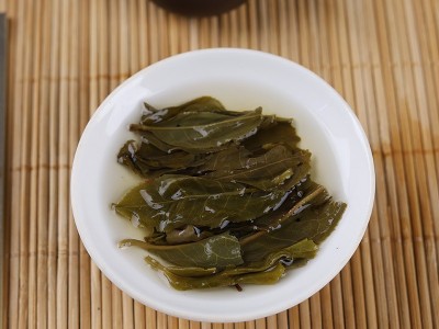 云南普洱七子饼茶勐海乔木357g厂家批发2018年古树生普茶叶现货图4