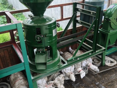 一件起批330碾米机砂辊式脱皮机立式制米机豌豆瓜子去壳机图4