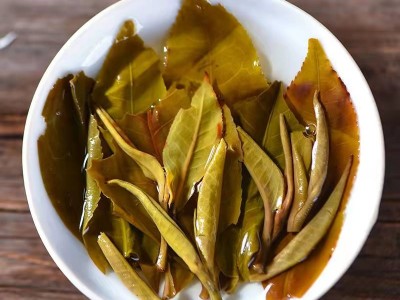 厂家直供 云南普洱茶 2018年班章357克生茶饼 烟香 烟韵饼茶图4