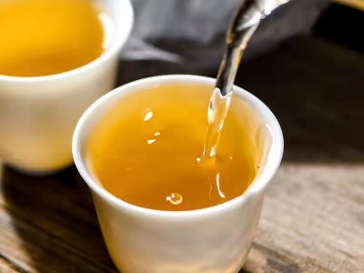 厂家直供 云南普洱茶 2018年班章357克生茶饼 烟香 烟韵饼茶图2