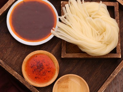 批发麻辣过桥米线340g袋装砂锅米线米粉方便速食过桥米线厂家现货图2