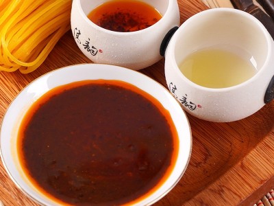 东北特产玉米面条 批发家庭袋装345g玉米面条 粗粮麻辣烫黄面条图2