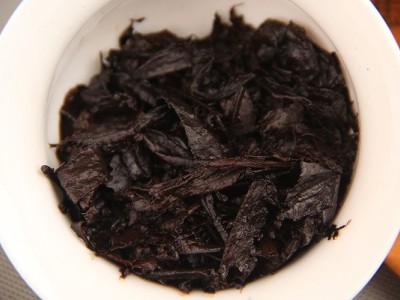 批发 2009年云南普洱茶熟茶饼茶 八年陈韵 357g 云南七子饼普洱茶图5