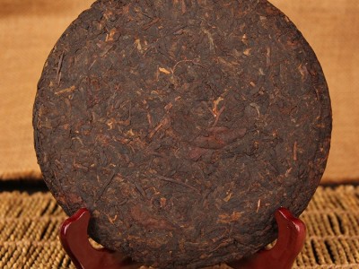 批发 2009年云南普洱茶熟茶饼茶 八年陈韵 357g 云南七子饼普洱茶图3