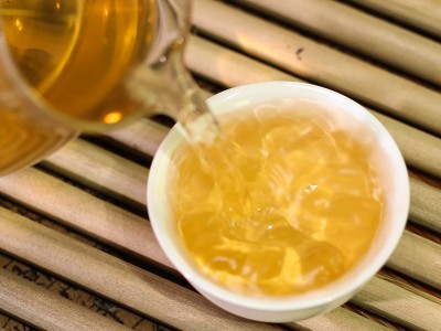 云南普洱茶饼原产地老班章古树纯料紧压普洱茶生茶饼357g厂家直销图4