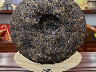 普洱茶源头茶厂直批名山头春古树发酵熟茶宫廷紧压357g普 洱熟茶饼图4