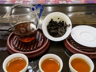 普洱茶源头茶厂直批名山头春古树发酵熟茶宫廷紧压357g普 洱熟茶饼图3