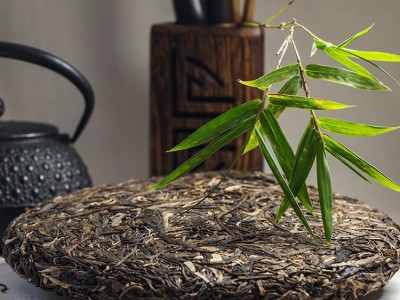易武生茶 云南茶饼 勐海县班章老树茶厂原产直供 普洱茶生茶357g图3