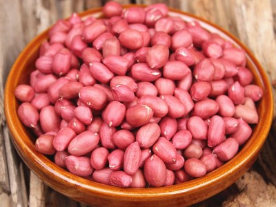 新货红皮花生米农家小粒生花生仁四粒红花生红衣花生米仁杂粮包邮图5