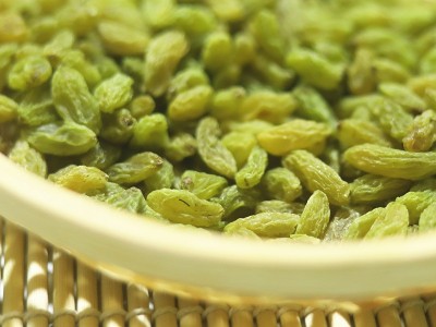 新疆绿提子葡萄干特级大量批发散装零食烘焙商用大颗粒无核提子干图2