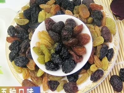 品味敦煌五色葡萄干彩色葡萄干散装办公休闲食品葡萄干批发新疆图2
