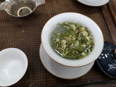 茉莉花茶2023新茶浓香雀舌兰雪散装四川雅益闲飘雪茉莉花茶叶图2