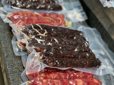 临安农家手工猪肉肠腊肠原味腊肠辣味酱肠真空包支持代发批发图2
