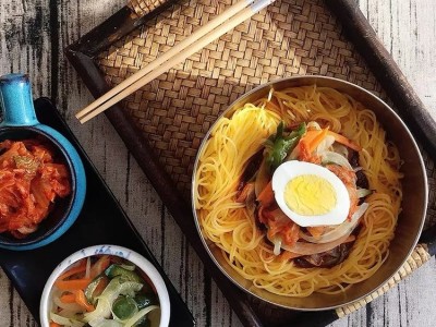 小万食品 杂粮玉米面条 玉米面速食面 口感顺滑 资质齐全图4