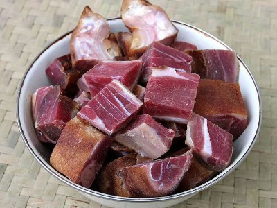 自产自销下酒好菜 好吃不贵 整只切好躲好烟熏腊猪脚图2