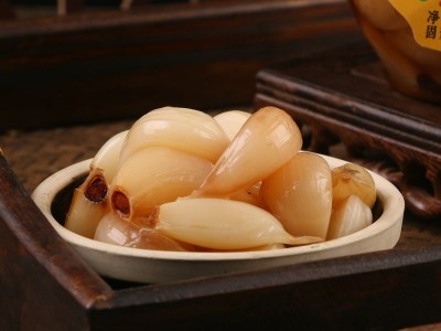 山东翡翠糖醋大蒜头腊八蒜甜蒜泡菜农家自腌制下饭菜500g罐装批发图3