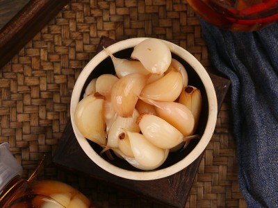 山东翡翠糖醋大蒜头腊八蒜甜蒜泡菜农家自腌制下饭菜500g罐装批发图5