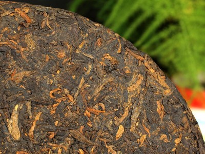 云南普洱古茗香八年陈普洱勐海布朗贡饼七子饼熟茶357克老茶茶叶图4