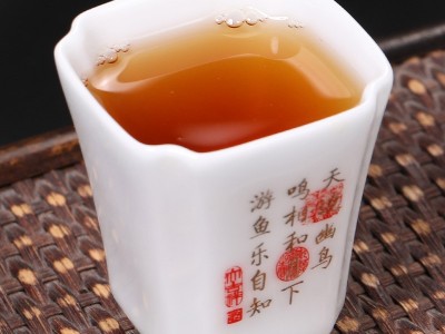 2012福建正宗老白茶陈年枣香型寿眉春茶饼高山批发白茶叶图2