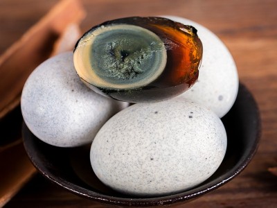 山东湖区特产无铅工艺糖心松花蛋工厂批发散装鸭蛋变蛋皮蛋松花蛋图2