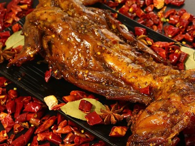 手撕烤兔 整只手撕兔子肉550g麻辣全兔四川特产兔头兔腿休闲熟食图4
