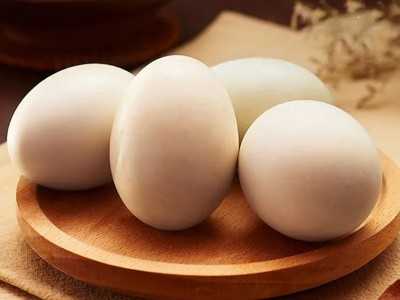 北部湾咸鸭蛋工厂红树林散养烤海鸭蛋起沙流油北海特产批发整箱图4