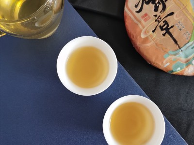 云南茶叶普洱茶饼批发新款生普老班章普洱茶357克普洱生茶图5