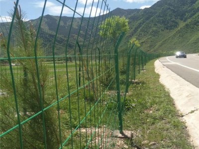内蒙古呼和浩特光伏电站围栏网厂家图2