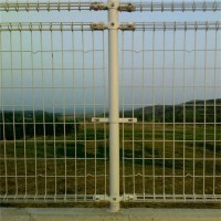 铁丝网护栏 工地道路围栏 防腐蚀养殖网