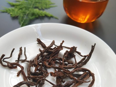厂价批发云南红茶浓香型滇红茶红茶饼茶100克小饼 凤庆滇红茶图2