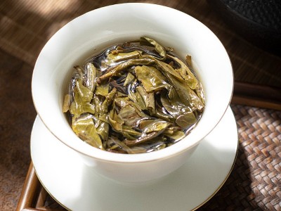 工厂批发100克班章生茶普洱饼茶布朗山大树普洱七子饼茶勐海发货图2