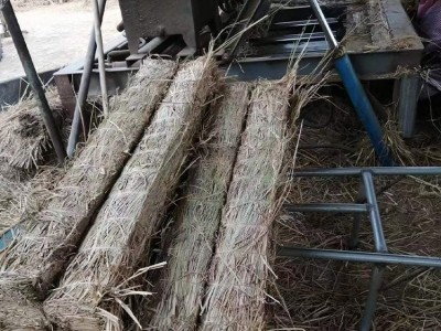 草支垫 稻草制品 条形 防滑 耐磨 稻草铺设均匀 旭日草制品图2