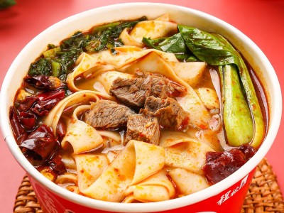 程校长太和板面卤香牛肉味148克大桶装冲泡方便速食8桶整箱代餐面图5