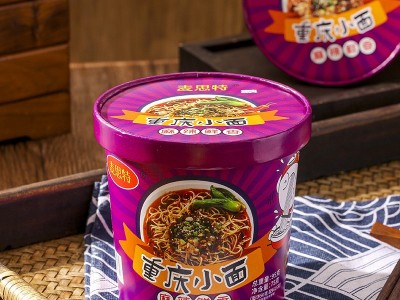 重庆小面私房牛肉面桶装泡面非油炸即食速食网红小面整箱批发图4