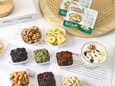 网红休闲零食每日坚果炒货混合干果仁30包600g礼盒装厂家批发坚果图4