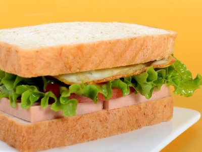 特陆【牛肉午餐肉罐头】200g 牛肉肠应急救援储备粮食品耐储即食图2