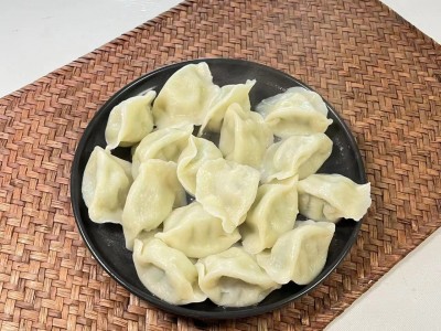 速冻饺子手工切馅荠菜鲜肉水饺早餐半成品水饺商用手工水饺图2