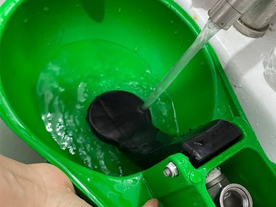 塑料牛饮水器奶牛自动饮水器特大号牛饮水碗塑料牛水碗奶牛饮水碗图2