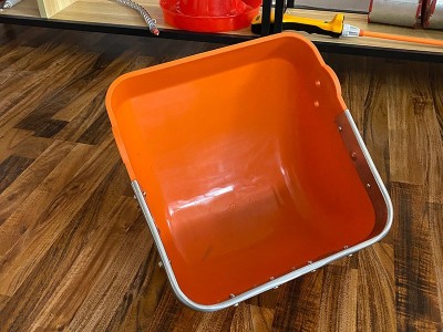 厂家销售母猪塑料食槽加厚钢板猪食槽猪用产床配件设备猪兽用器械图3