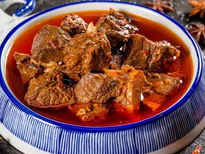 网红火锅高性价比冻品耙牛肉食材低价供应 商 精选牛肉，秘制酱料图3